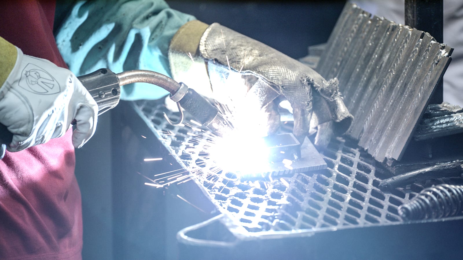 Hands-on welding work in the CLC welding program